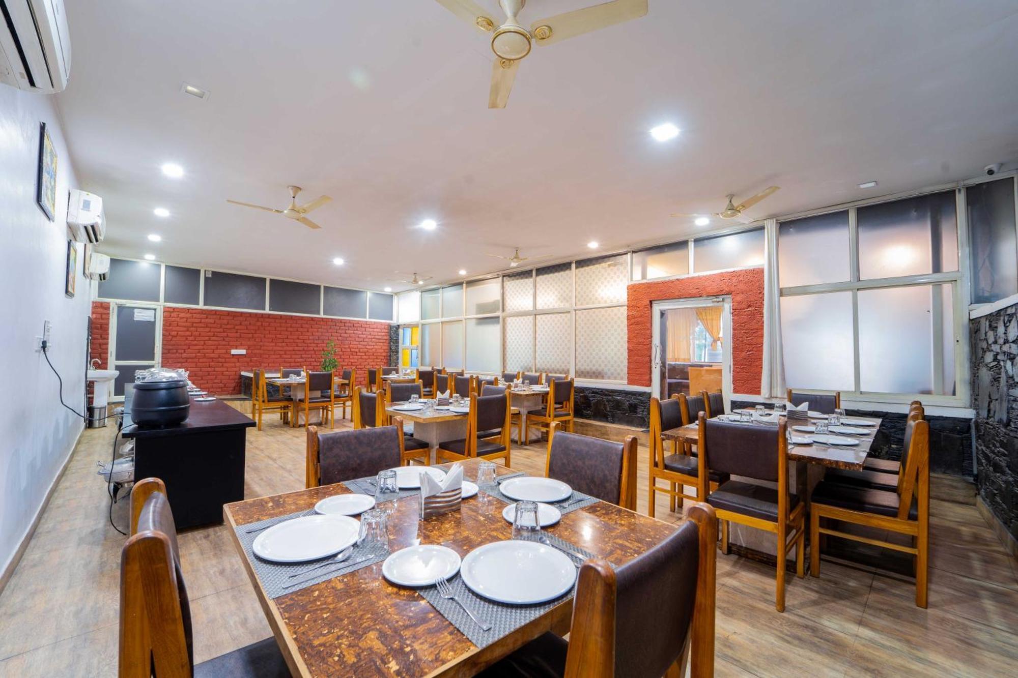 Hotel Treebo The Aravali Getaway Udaipur Exterior foto